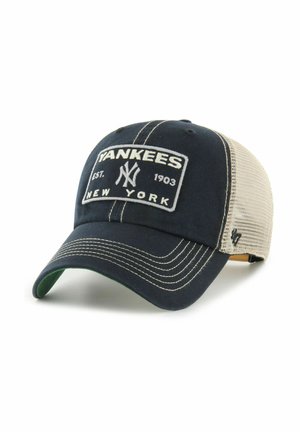 Marineblaues und beiges Baseball-Cap aus Netzstoff mit den Stickereien "Yankees", "Est. 1903" und "New York" auf dem vorderen Aufnäher.