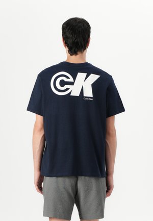 SPORT LOGO GRAPHIC TEE - T-shirts print - dark sapphire