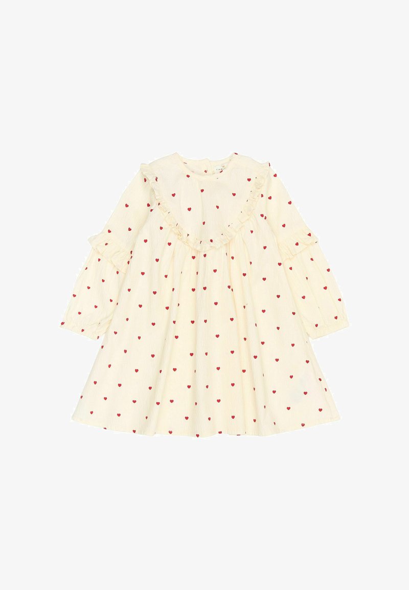 Langdonige jurk in crème met een ruches-halslijn, voorzien van een patroon van kleine rode hartjes. Zacht materiaal met een relaxte pasvorm.