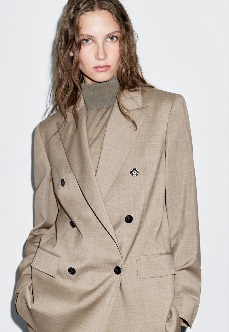 Massimo Dutti DOUBLE-BREASTED WITH FLAP POCKETS - Blazer - light brown