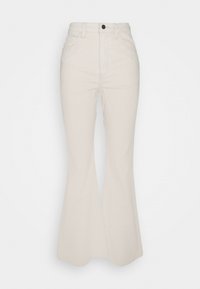 Jeans évasés taille haute en tissu beige clair, avec une fermeture à bouton et zip à l'avant, des poches classiques et une texture lisse.