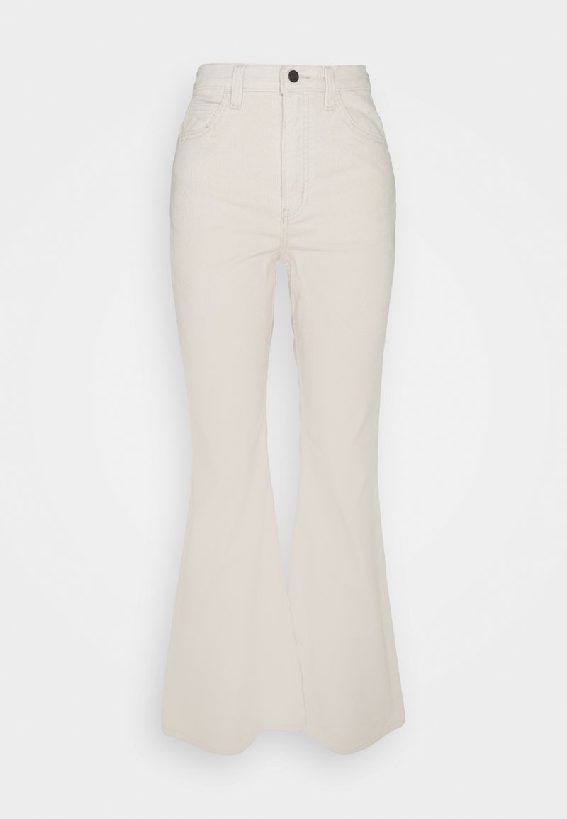 Jeans évasés taille haute en tissu beige clair, avec une fermeture à bouton et zip à l'avant, des poches classiques et une texture lisse.