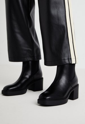 ONLY SHOES, ONLBIANCA CHELSEA BOOT - Plateaustøvletter - black