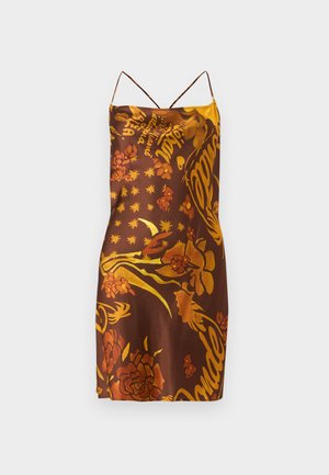 Brūna mini kleita ar plānām lencītēm, uz kuras ir dzeltenu un oranžu ziedu raksti un kursīvs teksta dizains.