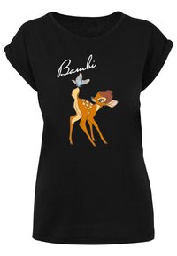 Juoda marškinėlių su trumpomis rankovėmis, kuriuose pavaizduota spalvinga elnio ir drugelio grafika, o virš dizaino yra tekstas "Bambi" baltos spalvos.