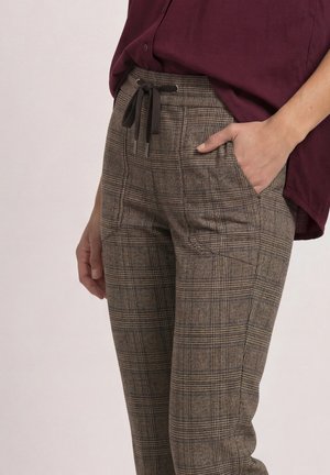 Street One, MID-WAIST SLIM-LEG PANTS IN A LOOSE FIT - Pantalon classique - saddle brown