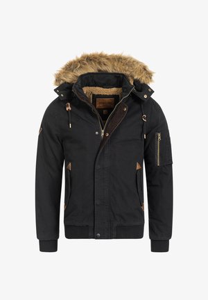 Schwarze Jacke mit einer gefütterten Kapuze aus Kunstfell, durchgehendem Reißverschluss und gerippten Bündchen. Merkmale sind seitliche Taschen und braune Lederakzente.