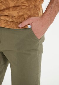 Cruz JERRYNE - Shorts - deep lichen green