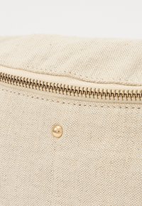 Thumbnail Image 5
