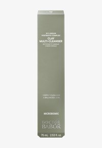 Multi-Cleanser in una scatola opaca verde oliva, con testo bianco e argento, che mette in evidenza il complesso postbiotico e gli ingredienti di caolino.