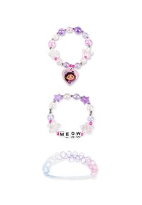 Trois bracelets colorés : perles rondes en rose, violet et transparent ; un charme en forme de cœur avec un personnage ; perles en forme d'étoile ; l'un avec les lettres "MEOW" ; bande élastique douce.