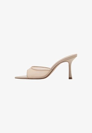 Sandalo con tacco aperto e nude, con pannello superiore trasparente e tacco sottile, caratterizzato da una texture liscia e un design minimalista.