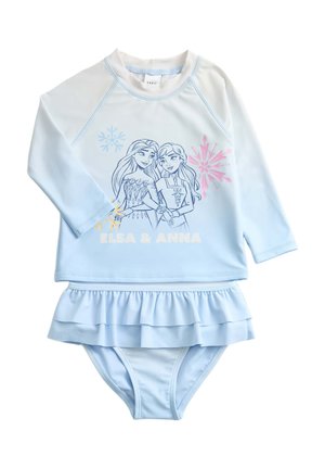Lys blå langærmet badetop med illustration af Elsa og Anna samt tekst, kombineret med matchende badebund med flæser til børn.