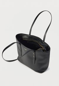 Μαύρη δερμάτινη τσάντα Kate Spade τύπου tote με δύο λουριά ώμου, μία εσωτερική τσέπη με φερμουάρ και λεπτομέρια με χρυσαφί φερμουάρ.