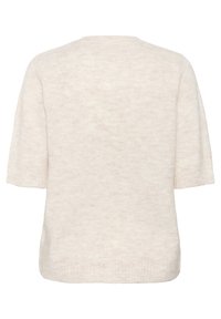 Svetlo béžový sveter, krátke rukávy, jemná textúra, voľný strih, ribbovaná manžeta, mierne dlhší zadný diel, minimálny dizajn bez viditeľných ozdôb.