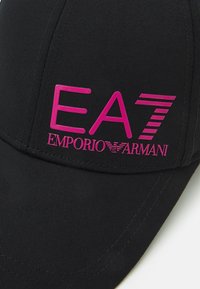 EA7 Emporio Armani TRAIN CORE LOGO UNISEX - Cappellino - black/pink yarrow