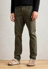 Antony Morato KURT COMFORT - Traperice suženog kroja - dark olive