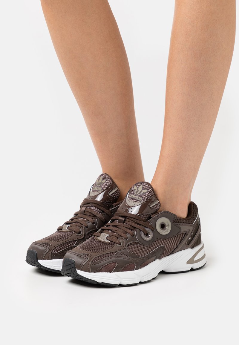 adidas Originals ASTIR - Sapatilhas - brown/simple brown