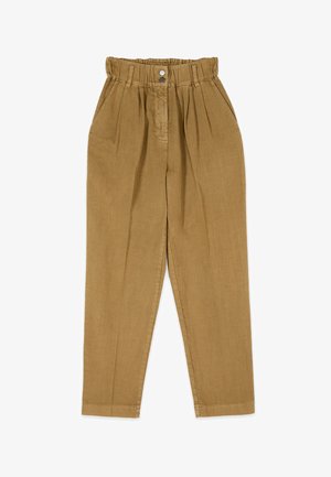 Brune bukser med høj talje, elastisk linning, frontplisseringer, bæltestropper, sidelommer og tilspidsede ben.