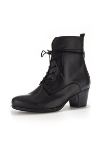 Bottine en cuir noir avec un bout arrondi, un laçage à l'avant et un petit talon carré, affichant une texture lisse et des coutures minimales.