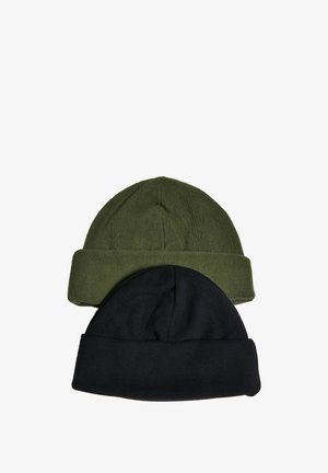 Duos verpalės: viena alyvuogių žalios spalvos iš vilnos, kita juodos spalvos iš vilnos. Abi turi sukurtą kraštą ir švelnų, šiltą tekstūrą.