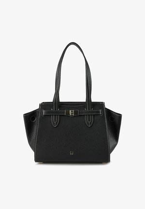 Schwarze Ledertasche mit strukturierter Oberfläche, zwei Griffen, rechteckiger Form und zentralem Verschlussdetail; weiße Steppnähte als Akzente.