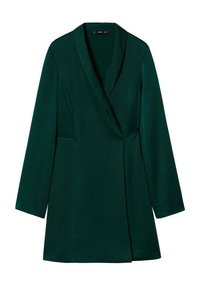 Blazer vert foncé avec un col châle, des manches longues et une taille cintrée. Confectionné en tissu texturé avec une finition lisse et des poches latérales.