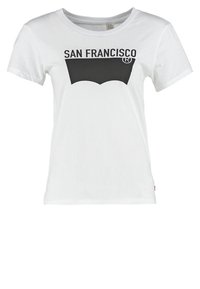 Camiseta de algodón blanca con un gráfico negro de las palabras "SAN FRANCISCO" y un logotipo estilizado centrado en el frente.