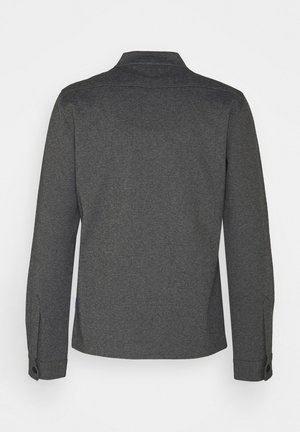 Mörkgrå långärmad skjorta med krage, knappade manschetter och rak fåll. Tillverkad av texturerat tyg och visar en enkel design.