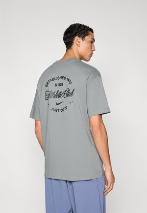 TEE PATCH - Printtipaita - smoke grey