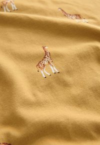 Next TALL - REGULAR FIT SET - Komplet pidžame - ochre yellow giraffe