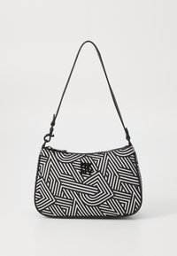 Borsa a tracolla in bianco e nero con motivo geometrico, dotata di chiusura con zip e una singola tracolla. Accentuata da un dettaglio del logo.