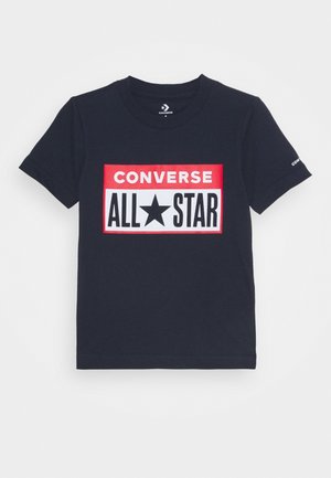 Czarna koszulka z krótkim rękawem z czerwono-białym logo "Converse ALL STAR" z gwiazdą na środku z przodu.