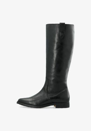 Musta nahasta valmistetut polviin asti ulottuvat saappaat, joissa on tyylikäs muotoilu, pyöreä kärki ja kuvioitu pohja. Ylhäällä on koristeellinen hihna.