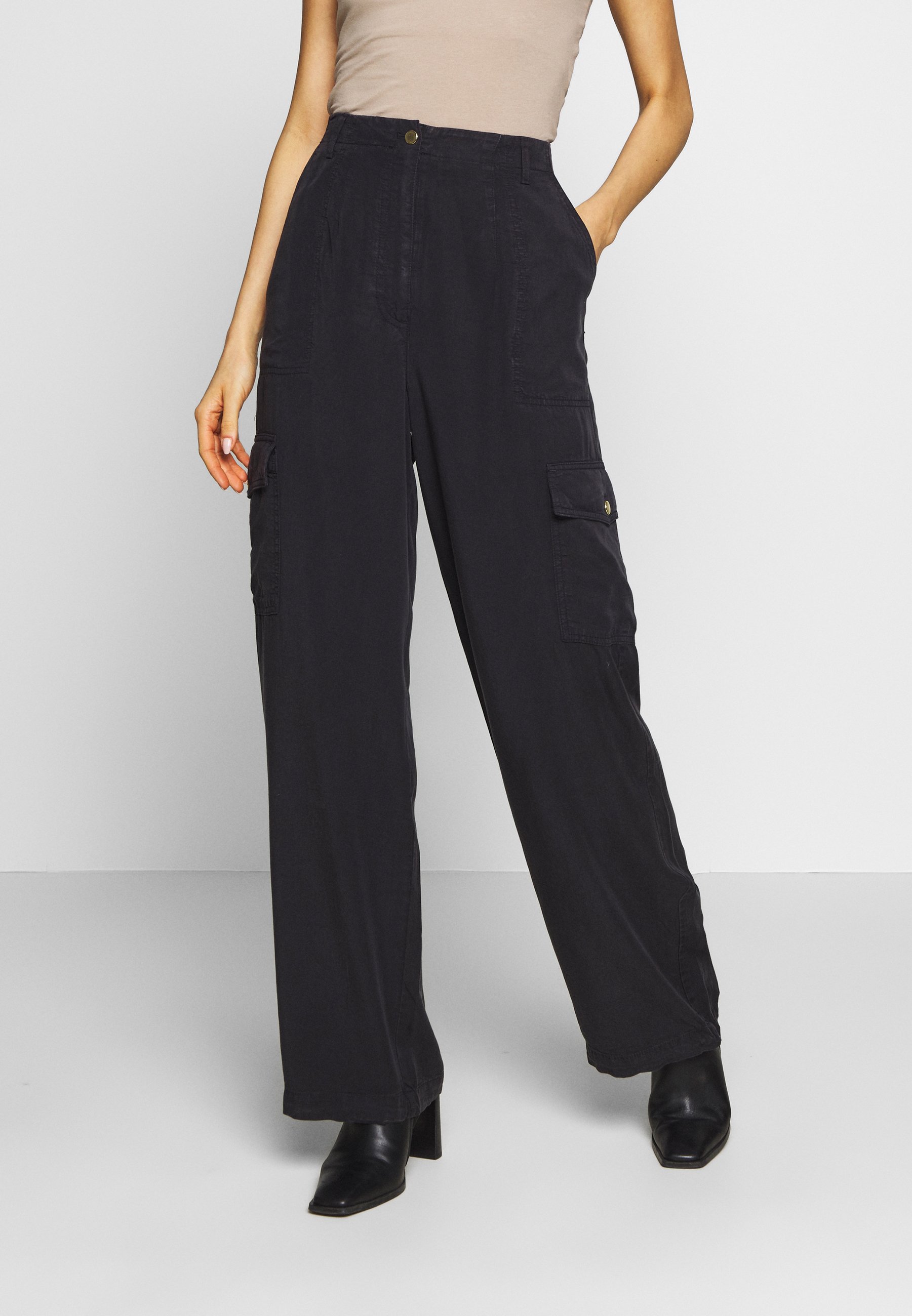 READY TO WEAR PANTS Bukse black READY TO WEAR PANTS Bukse black