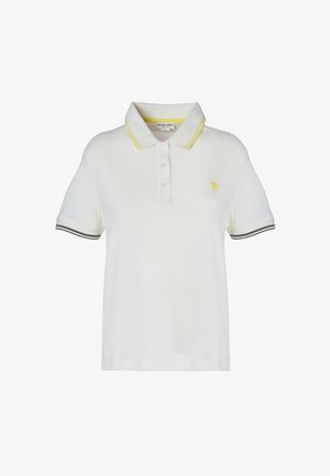 Polo bianco con colletto, patta con tre bottoni, dettagli gialli sul colletto e polsini a righe grigie; presenta un piccolo logo sul petto.