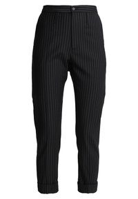 Svarta pinstripe-byxor med skräddarsydd passform, med framfickor, knappstängning och smala avslut vid ankeln.