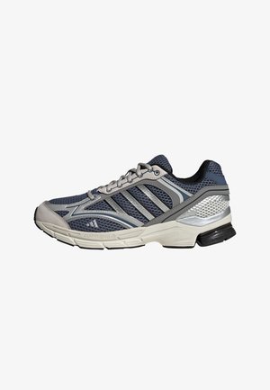 Scarpa da corsa da uomo in mesh grigio e blu navy con suola bianca, strisce grigie e tallone imbottito.