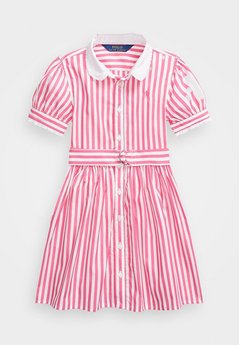 Abito estivo a righe rosa e bianche con colletto, maniche corte a palloncino, bottoni davanti e una cintura coordinata in vita.