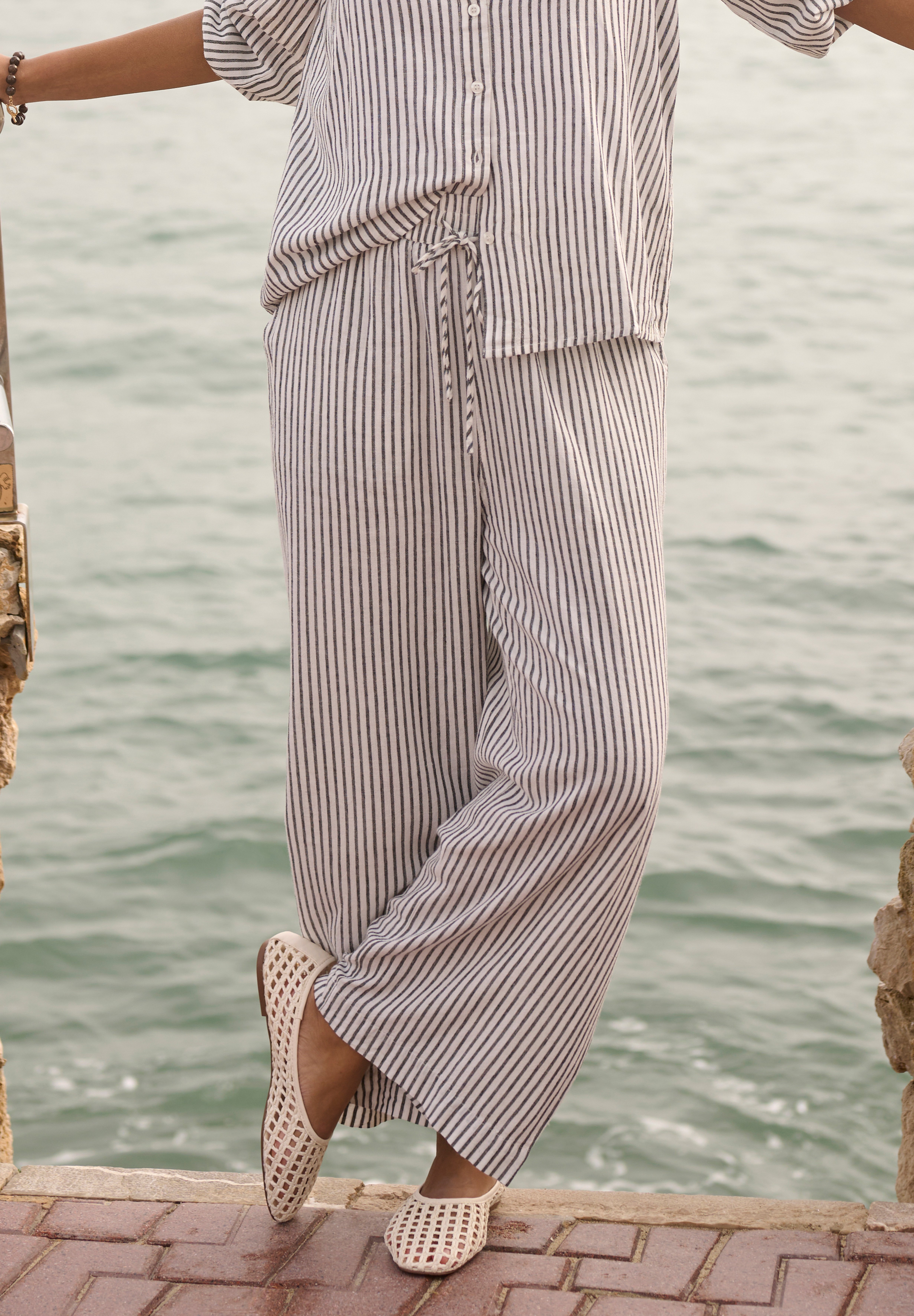 Kaffe KAMILIA CROPPED WIDE - Trousers - chalk black stripe/white