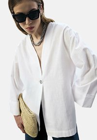 BUTTON DETAILED - Summer jacket - white