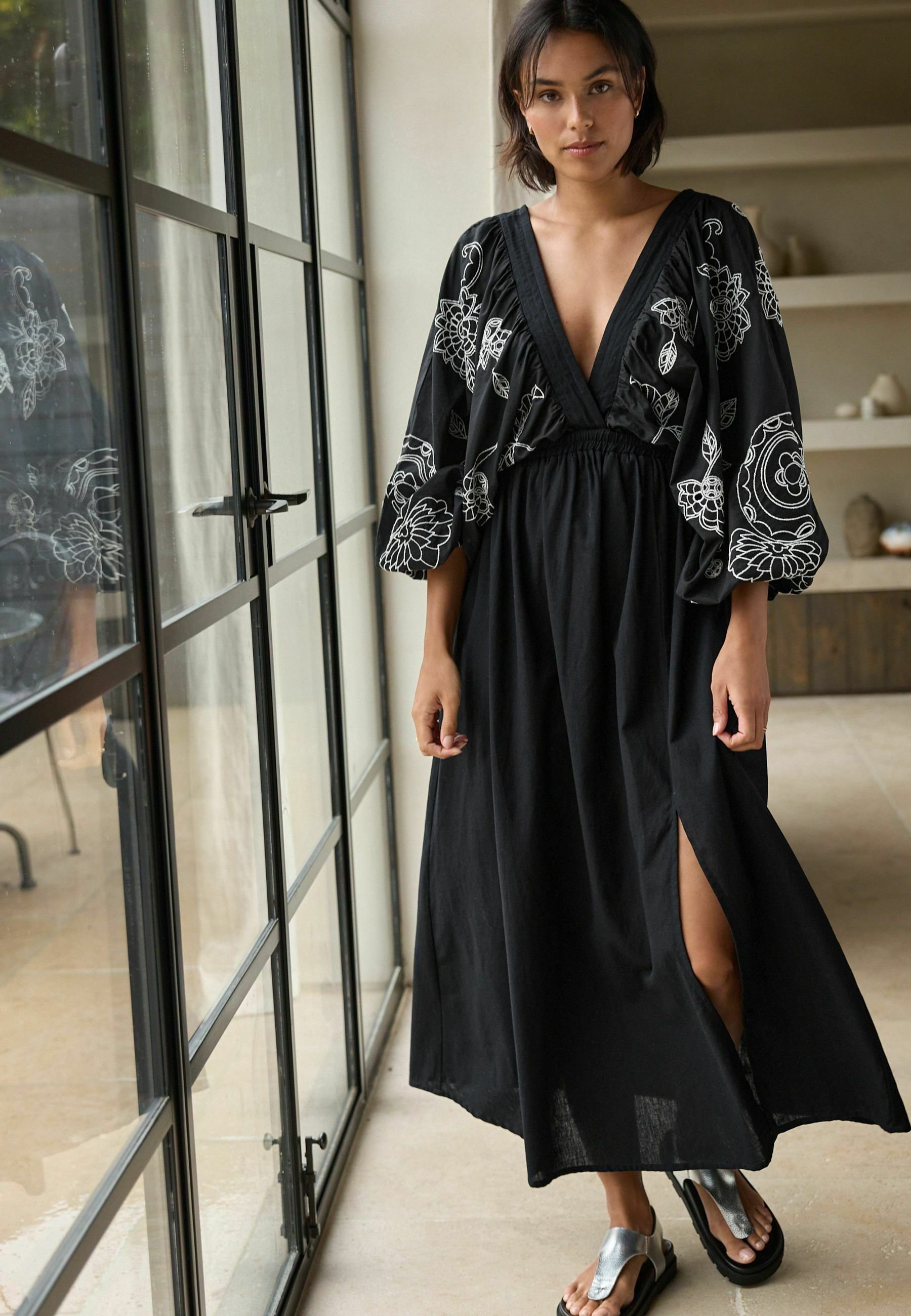 shoes for short black dress FARM Rio Black and White Embroidered Toucan Euroflax Premium Linen Sleeveless Maxi Dress, Black and White / XS