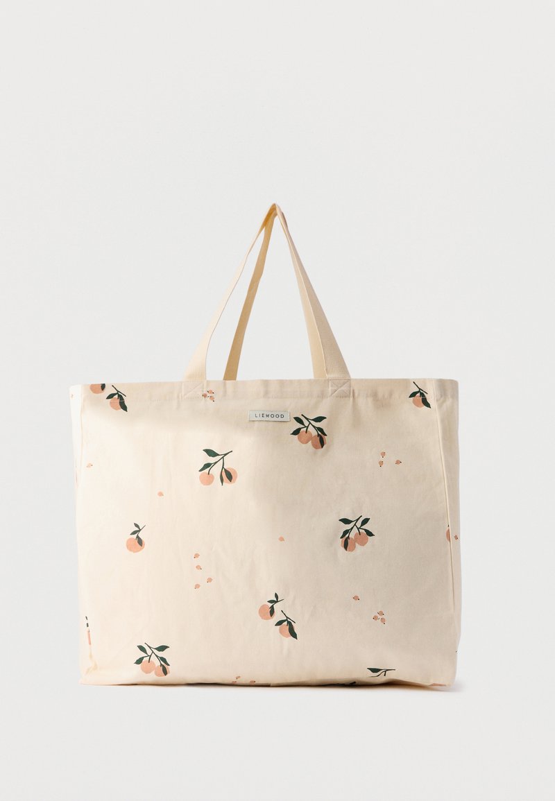Τσαντάκι tote σε κρεμ χρώμα με κοντές λαβές, διακοσμημένο με μικρά μοτίβα πορτοκαλιών και πράσινα φύλλα κατανεμημένα σε όλη την επιφάνειά του.