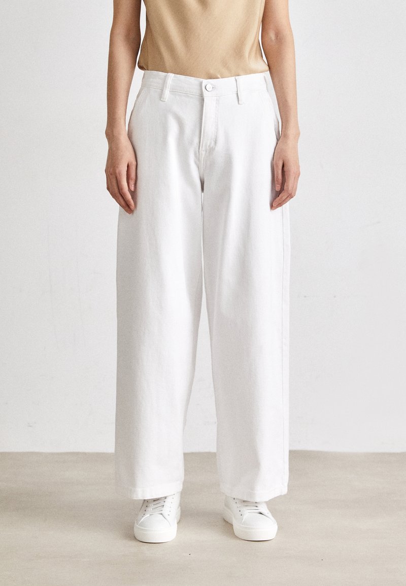 DKNY Jeans White Knit (M)