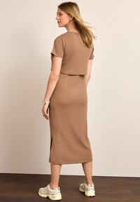 Next MATERNITY NURSING SHORT SLEEVE DRESS - Strikkjoler - neutral