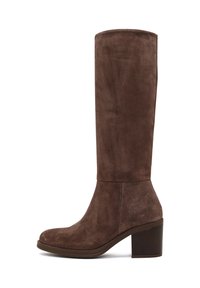 Bruine suède laarzen tot de knie met een ronde neus en een chunky hak. Heeft een gladde oppervlakte en een eenvoudig ontwerp.