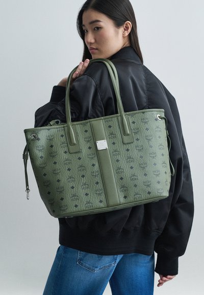 MCM LIZ MED - Τσάντα Tote - khaki moss