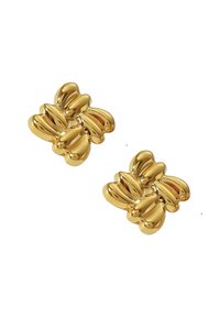 Orecchini d'oro con un design testurizzato a forma di fiore, caratterizzati da elementi arrotondati simili a petali. Superficie liscia con una finitura lucida.