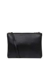 Sac de soirée en cuir noir avec une finition texturée, doté d'une fermeture éclair en haut et d'une bandoulière réglable. Forme rectangulaire compacte.
