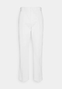 Pantaloni bianchi in cotone, con un design a gamba dritta, una vita con passanti e pieghe frontali per un aspetto sartoriale.